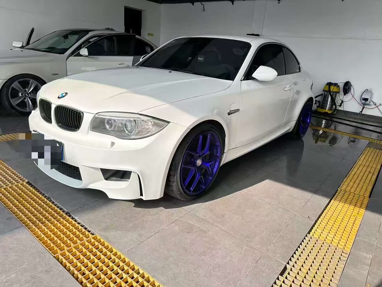 BMW 1 Series M 2012 car image 