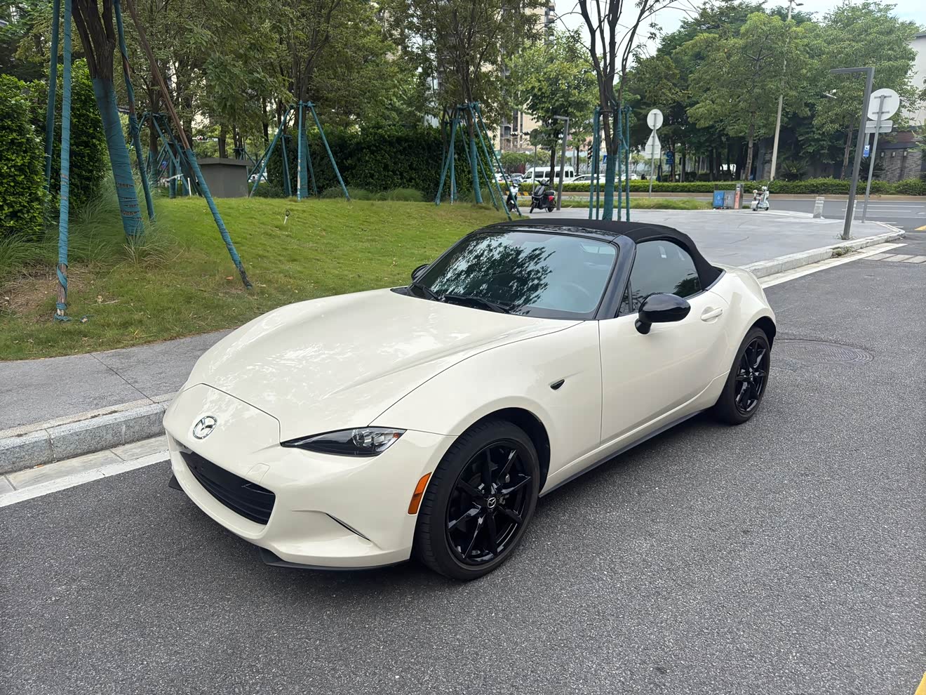 GEELY Monjaro MHEV 2024 car image 