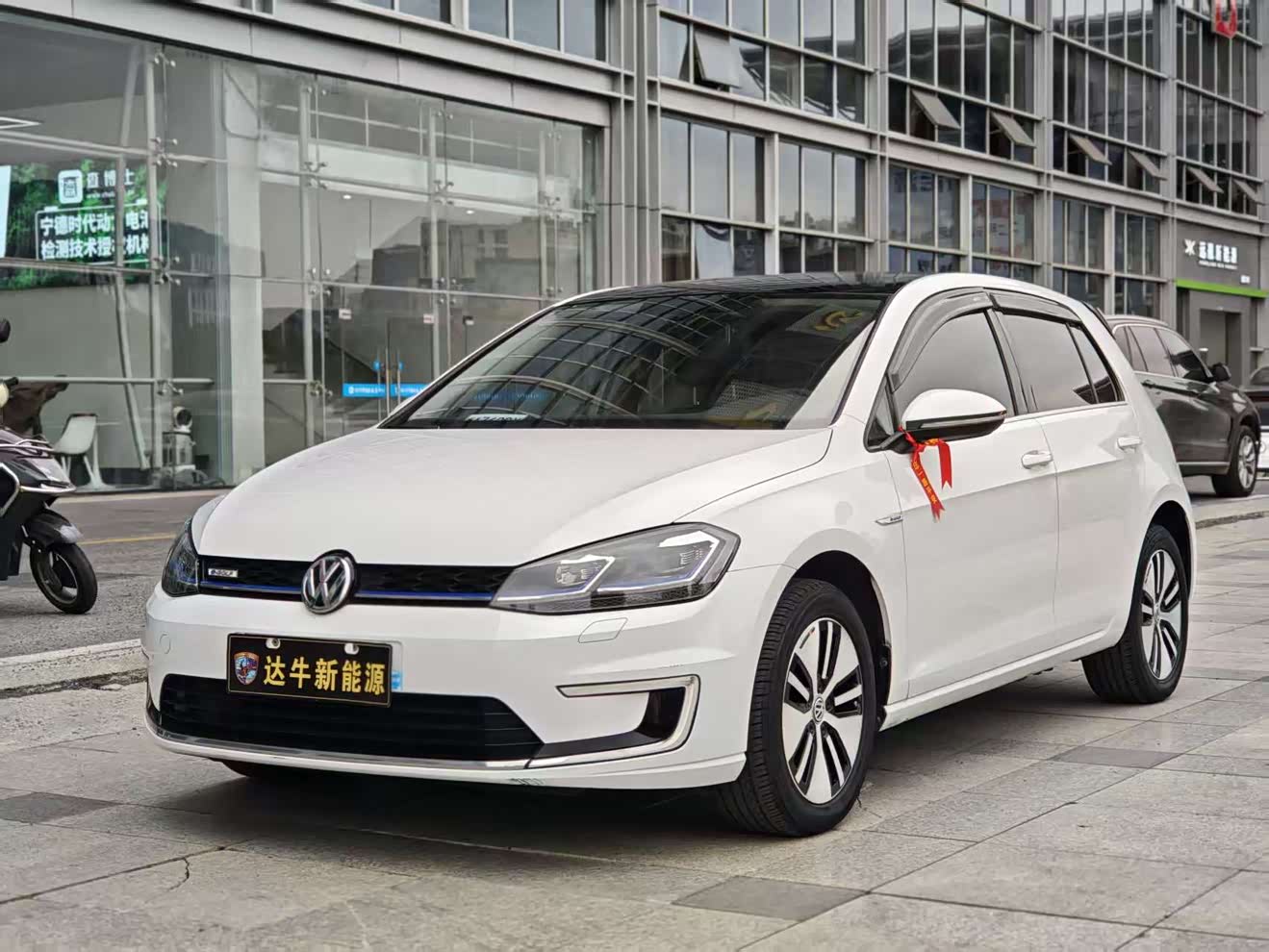 Volkswagen Golf Pure Electric 2021 Volkswagen Golf Pure Electric 2021 car image