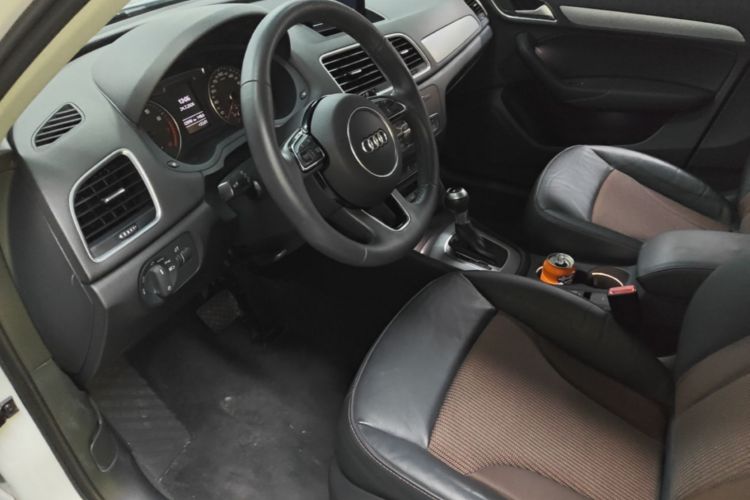 Audi Q3 2018 car image #16