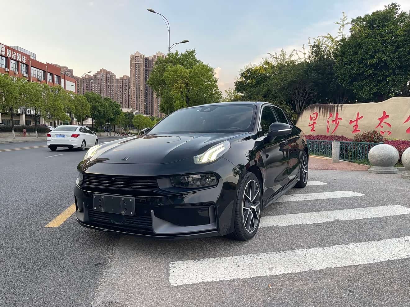 Lynk & Co 03 2020 car image 