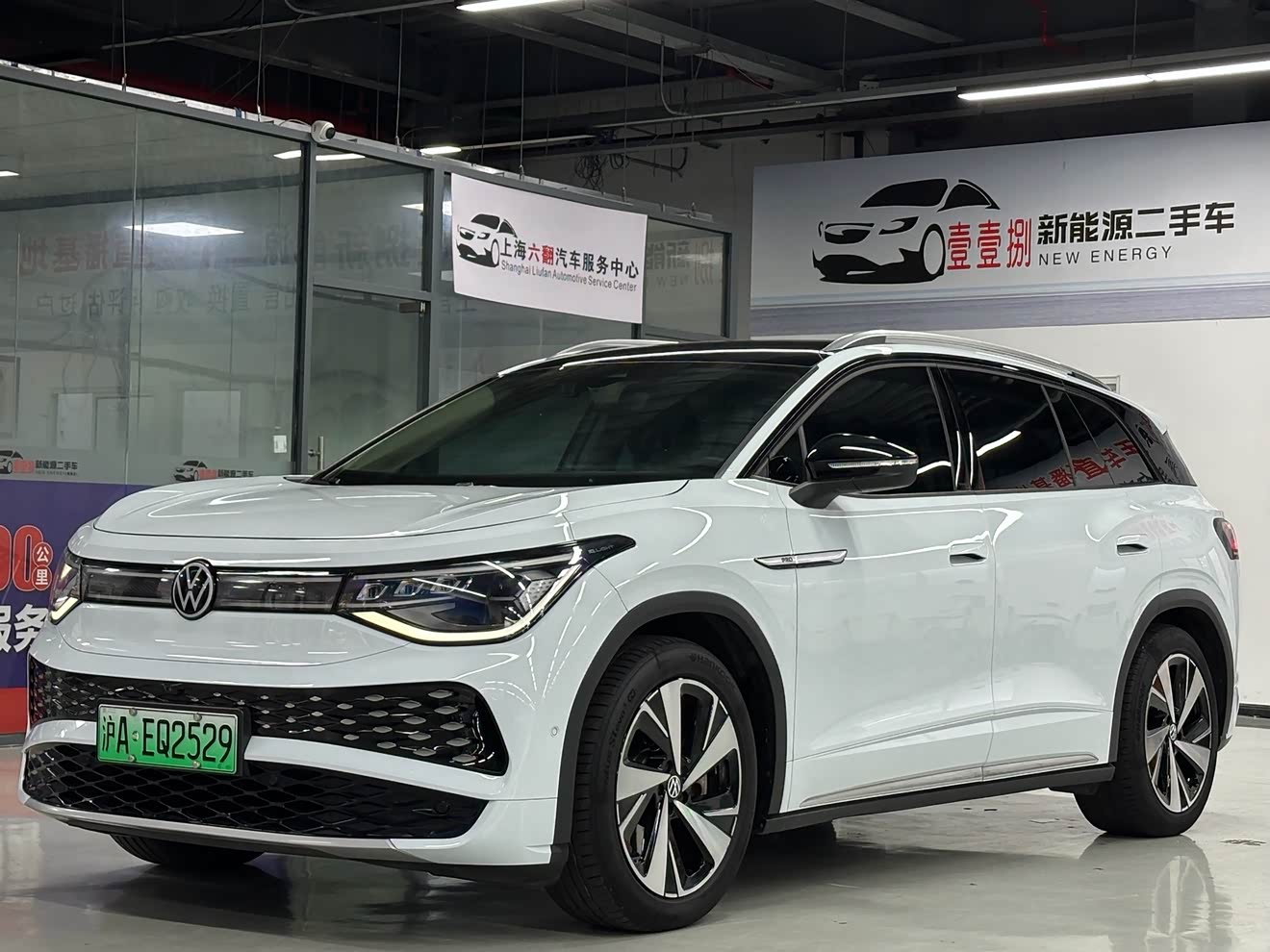 Volkswagen ID.6 X 2024 car image 