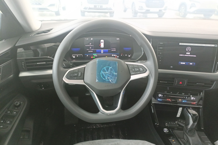 Volkswagen Passat New Energy 2025 immagine di auto #11