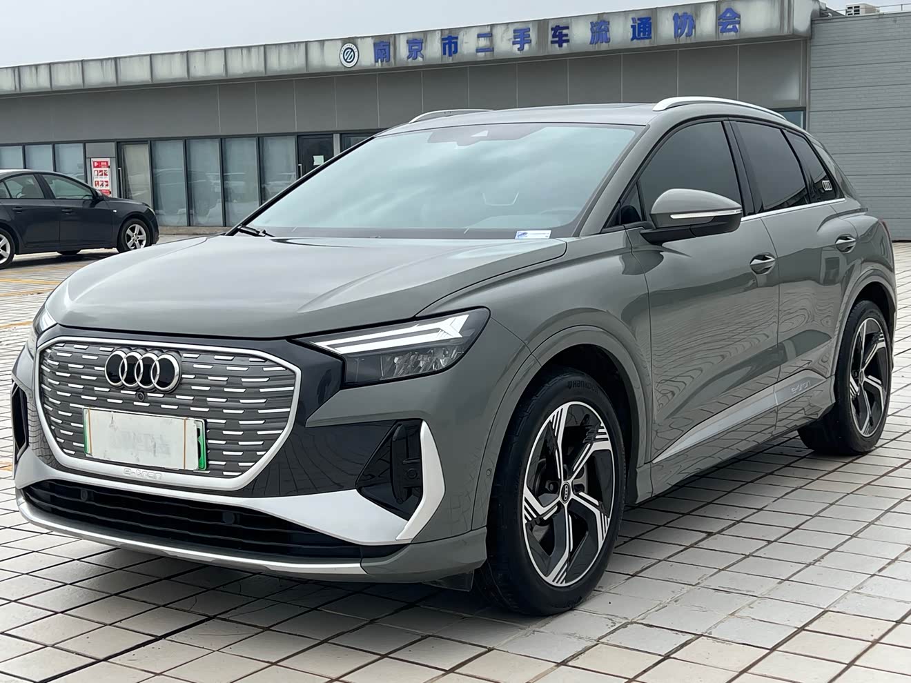 Audi Q4 e-tron 2022 immagine di auto 