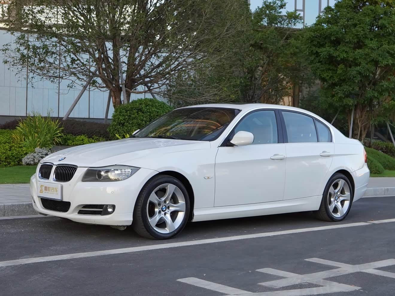 BMW 3 Series (Imported) 2010 car image 