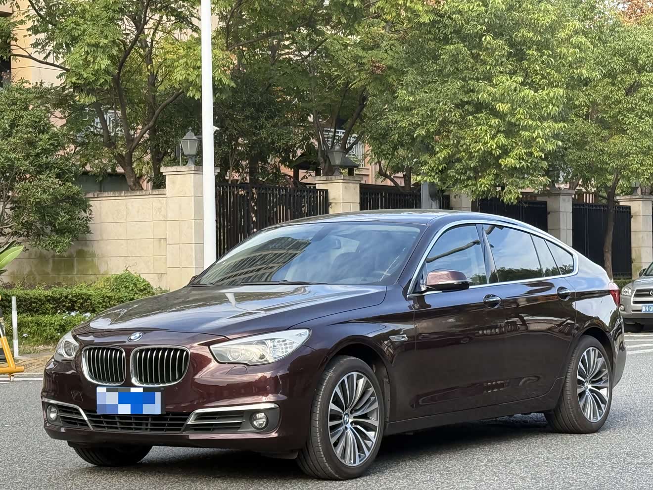 BMW 5 Series GT 2016 BMW 5 Series GT 2016 immagine di auto