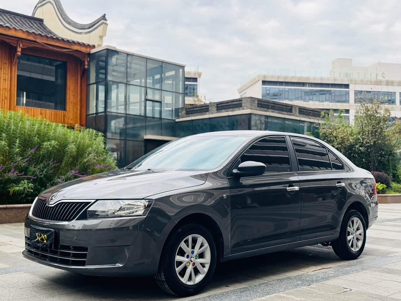 Skoda Rapid 2016 car image 
