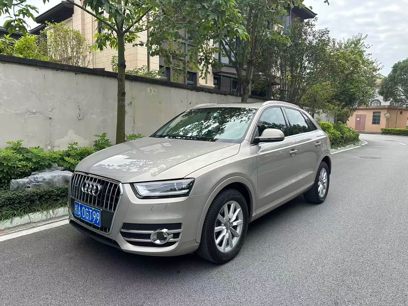 Audi Q3 (Imported) 2013 car image 