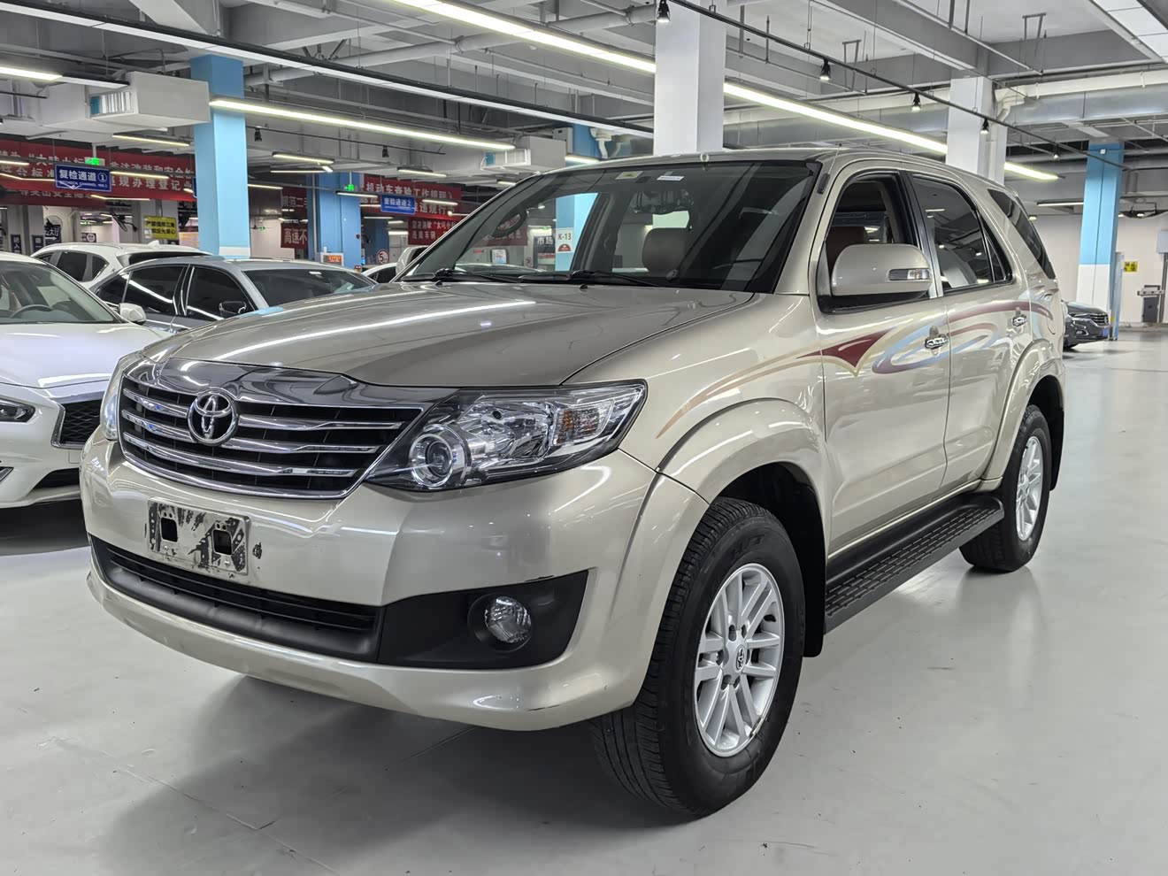Toyota Fortuner 2015 汽车图片 