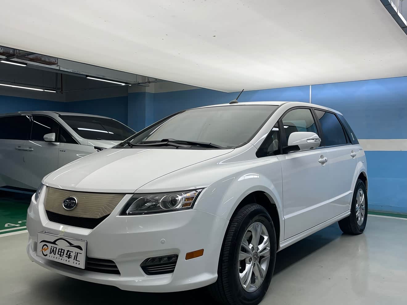 BYD e6 2016 car image 