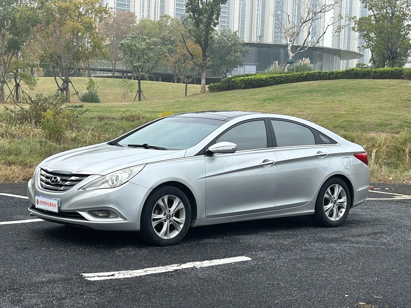 Hyundai Sonata 2012 car image 