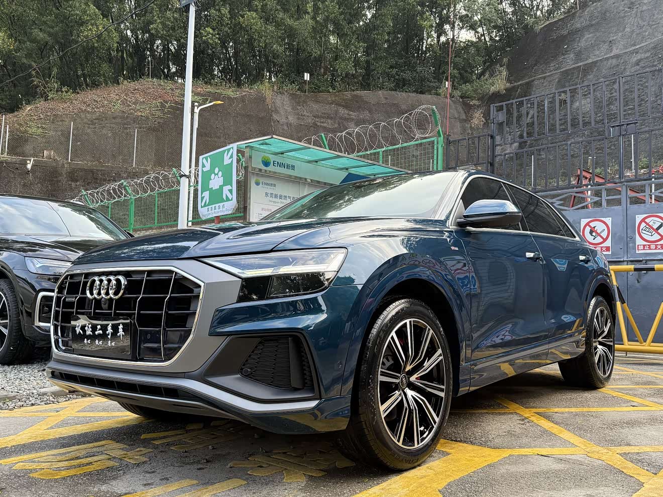 Audi Q8 2022 car image 