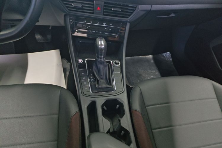 Volkswagen Bora 2021 car image #14