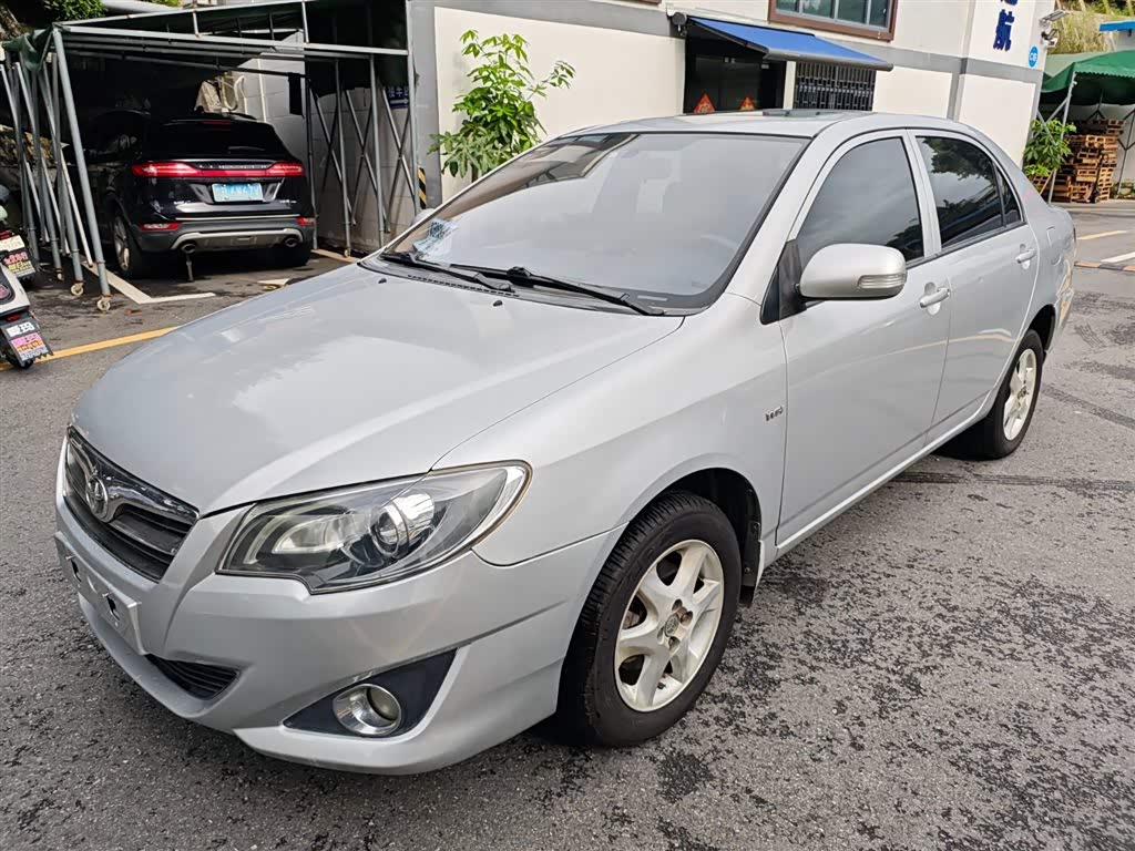 Toyota Reiz 2013 immagine di auto 