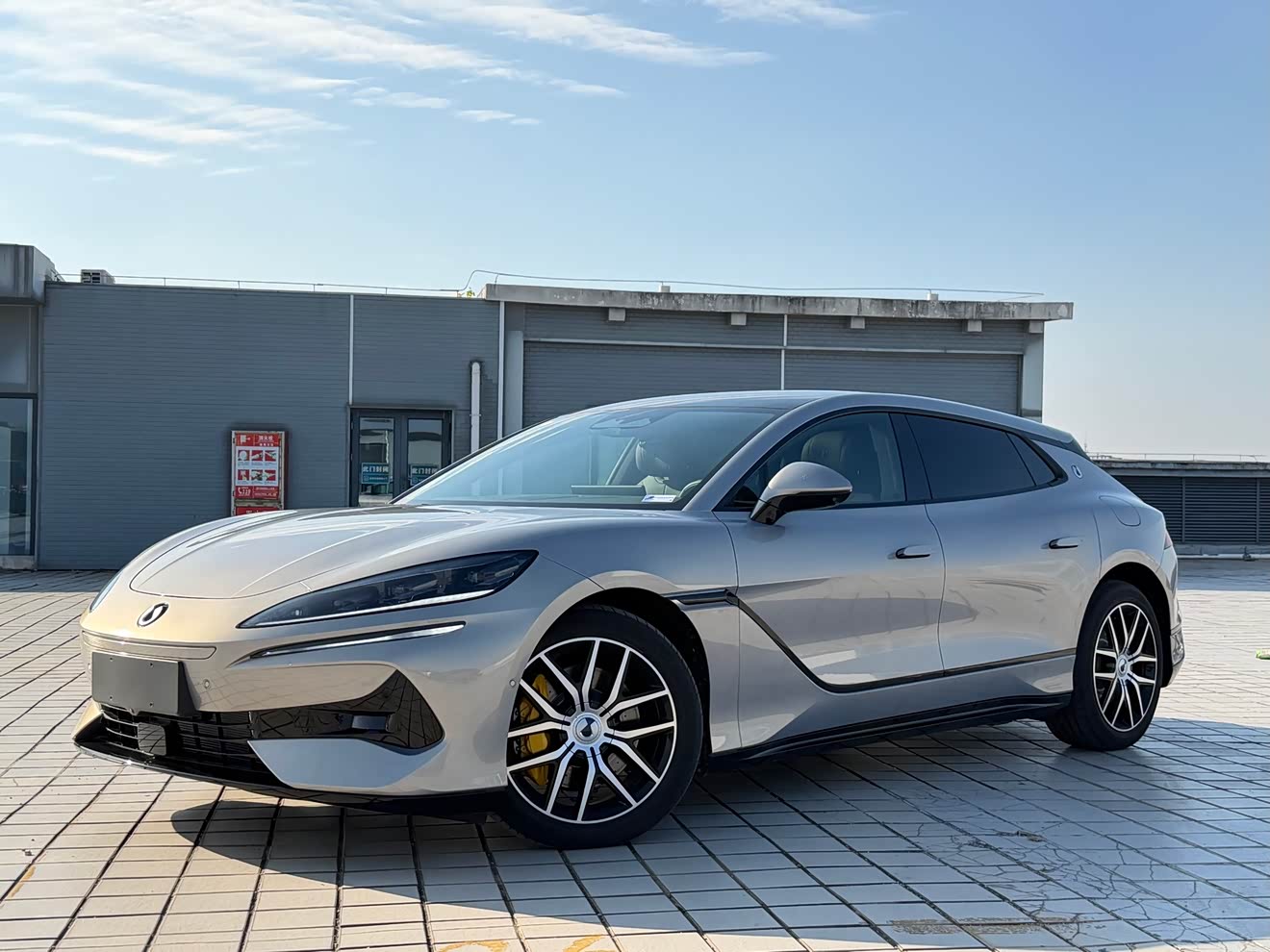 Denza Z9GT 2025 Denza Z9GT 2025 car image