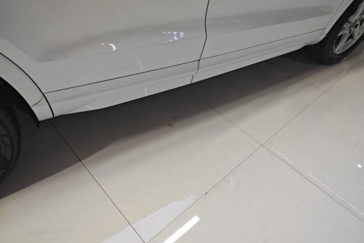 Audi Q3 2018 car image #26