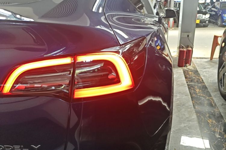 Tesla Model Y 2021 #8 Tesla Model Y 2021 car image #8