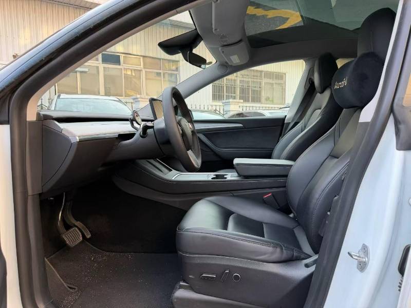 Tesla Model Y 2024 #4 Tesla Model Y 2024 car image #4