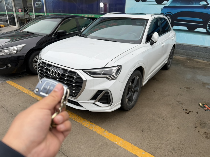 Audi Q3 2022 Audi Q3 2022 car image