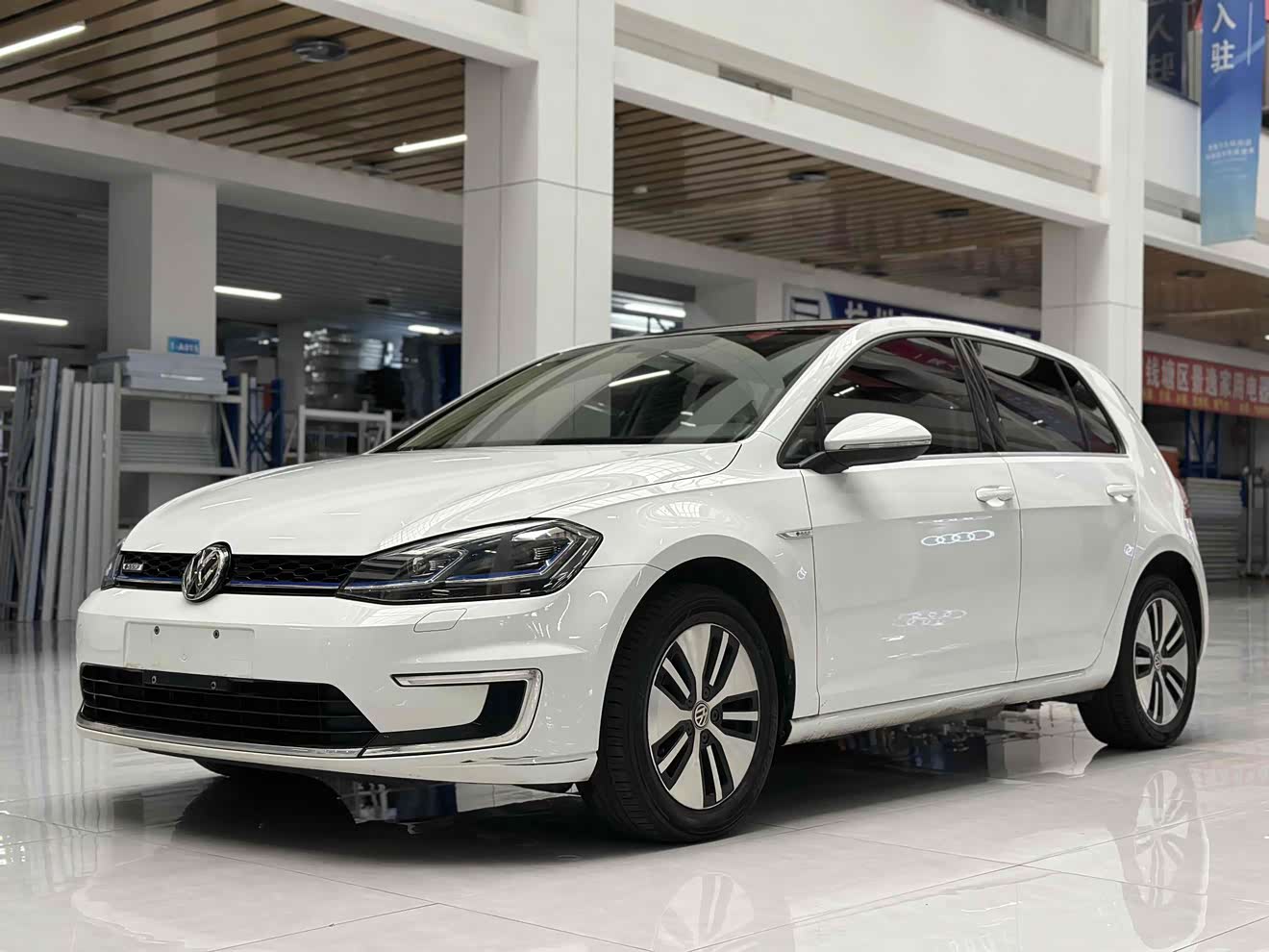 Volkswagen Golf Pure Electric 2021 Volkswagen Golf Pure Electric 2021 car image
