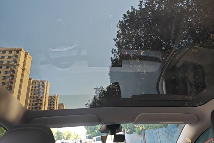 Tesla Model Y 2025 car image #18