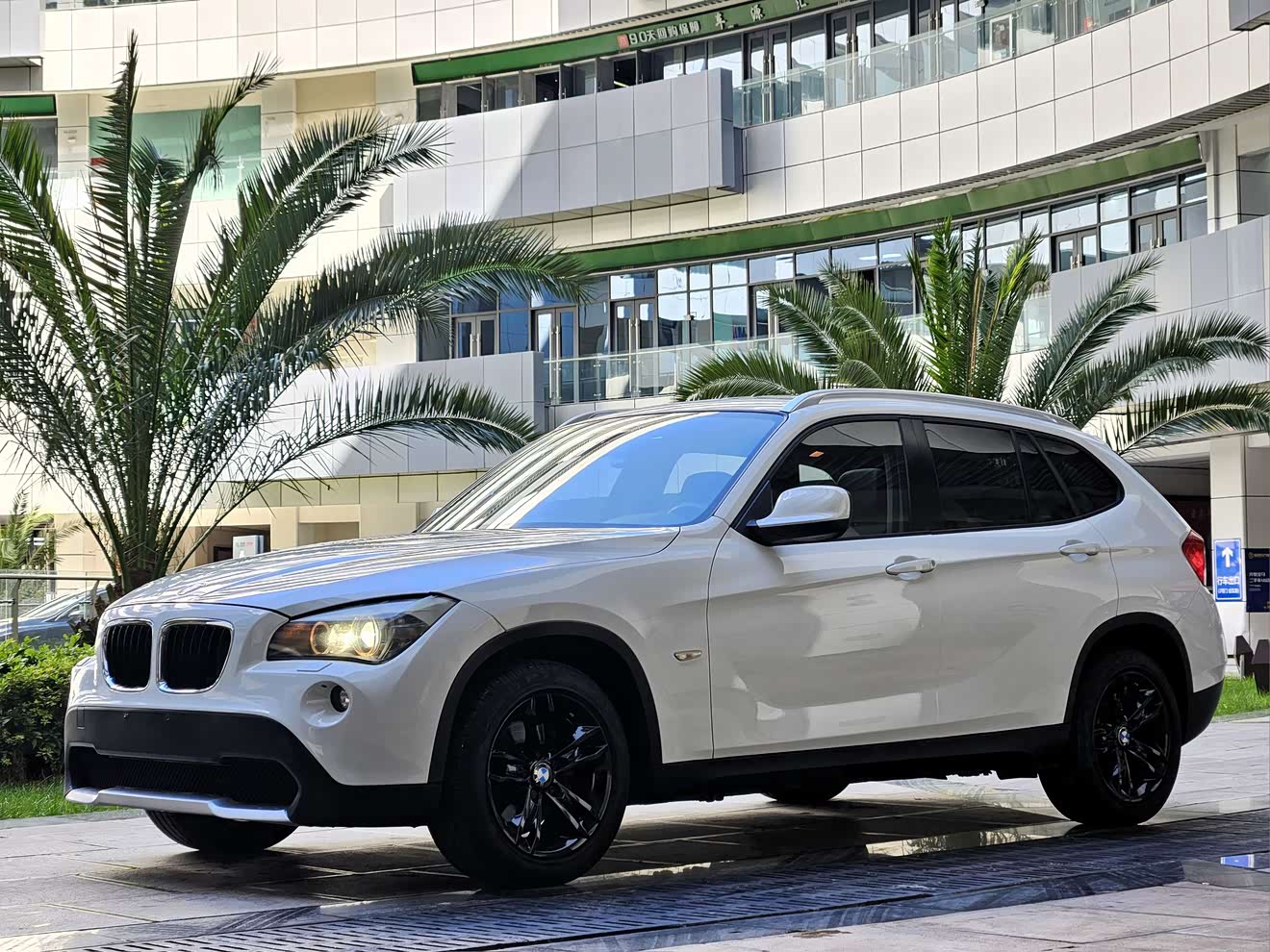 BMW X1 (Imported) 2012 car image 
