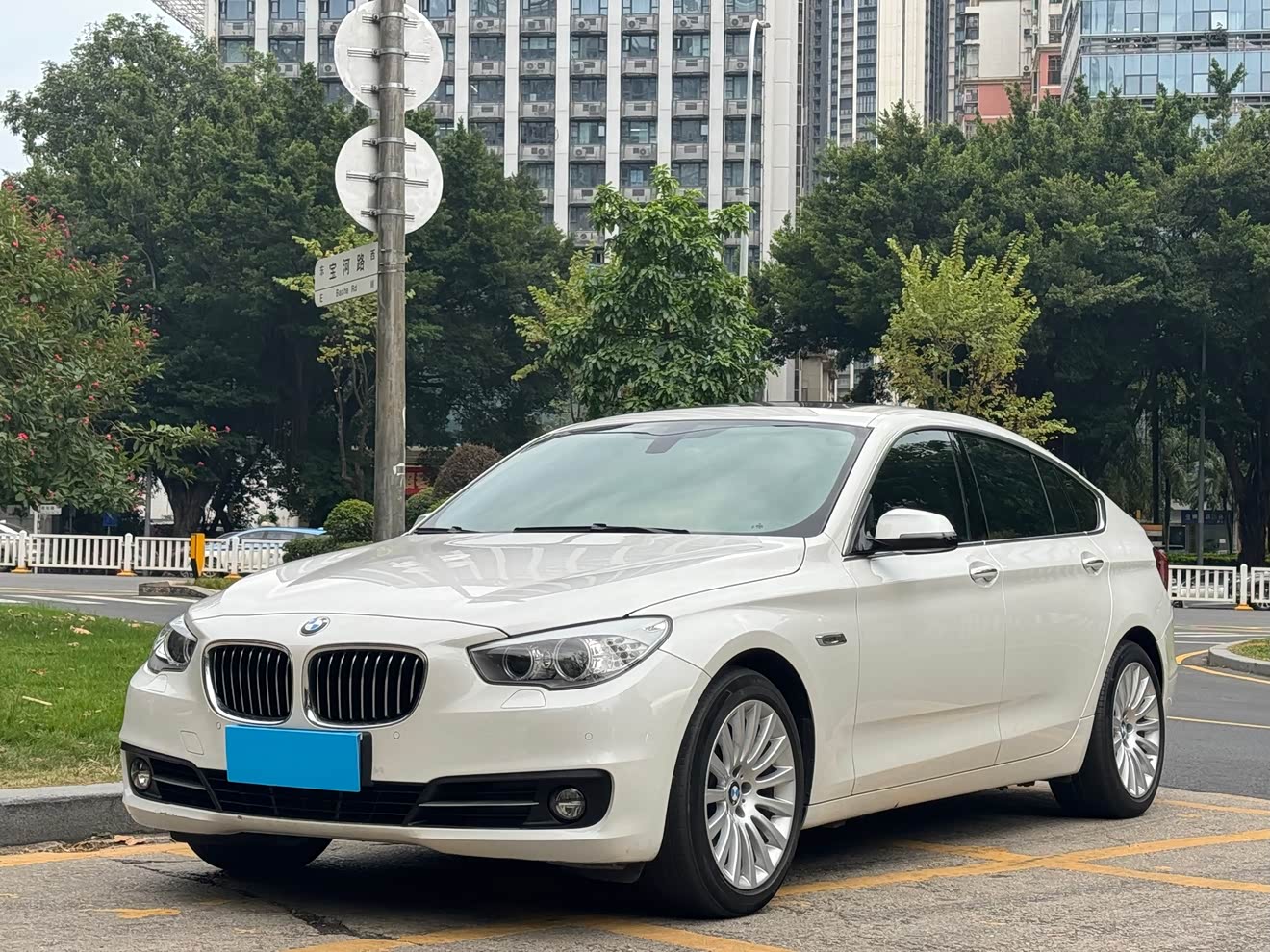 BMW 5 Series GT 2016 BMW 5 Series GT 2016 immagine di auto