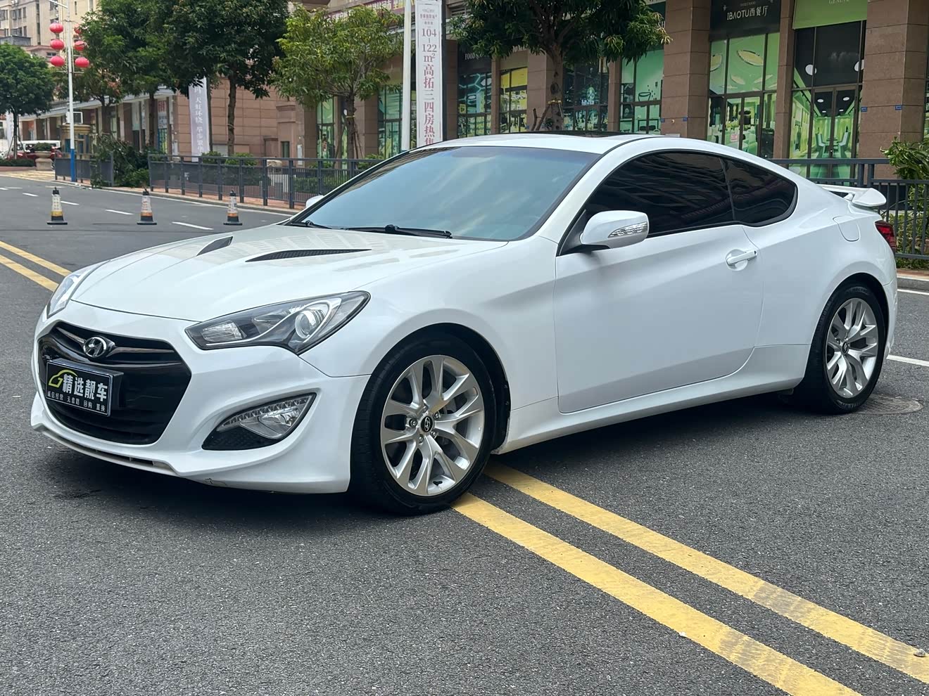 Hyundai Rohens-Coupe 2015 Hyundai Rohens-Coupe 2015 car image