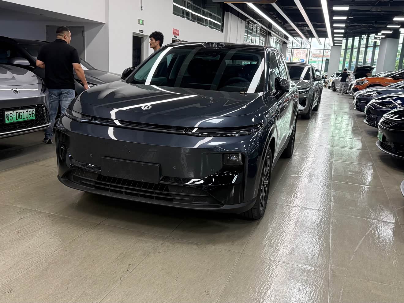 Leapmotor B10 2025 汽车图片 