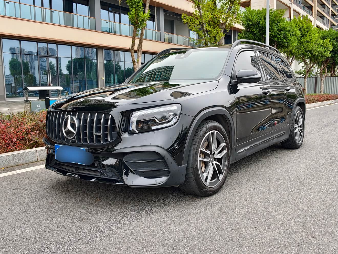 Mercedes-Benz GLB AMG 2022 immagine di auto 