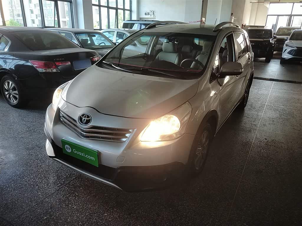 Toyota Reiz 2015 immagine di auto 