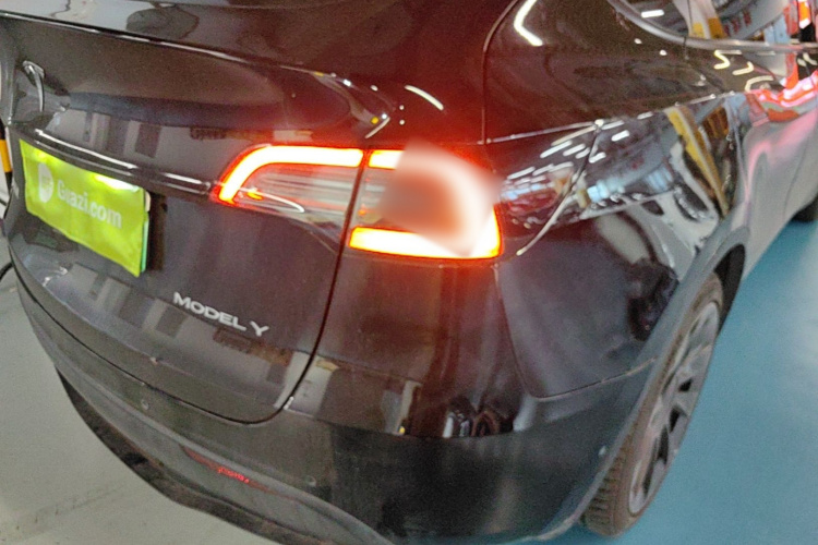 Tesla Model Y 2022 car image #8