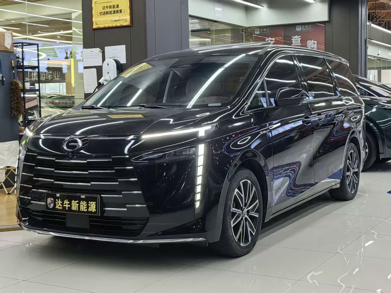 GAC Trumpchi E8 New Energy 2024 GAC Trumpchi E8 New Energy 2024 car image