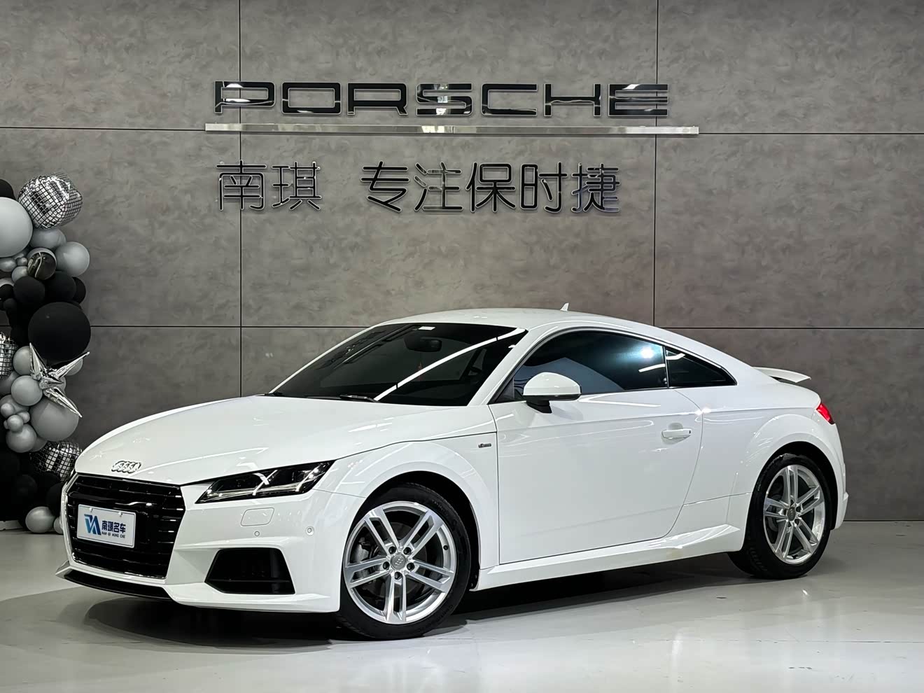 Audi TT 2017 Audi TT 2017 car image