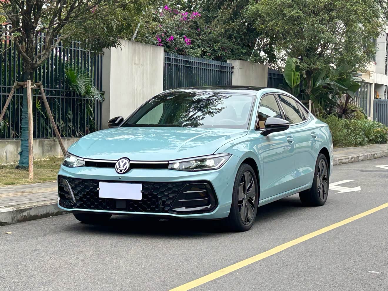 Volkswagen Passat 2024 صورة سيارة 