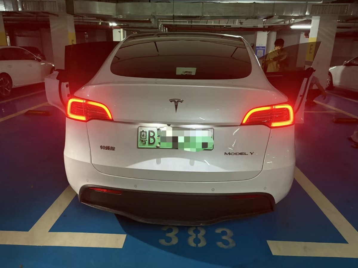 Tesla Model Y 2023 #7 Tesla Model Y 2023 car image #7