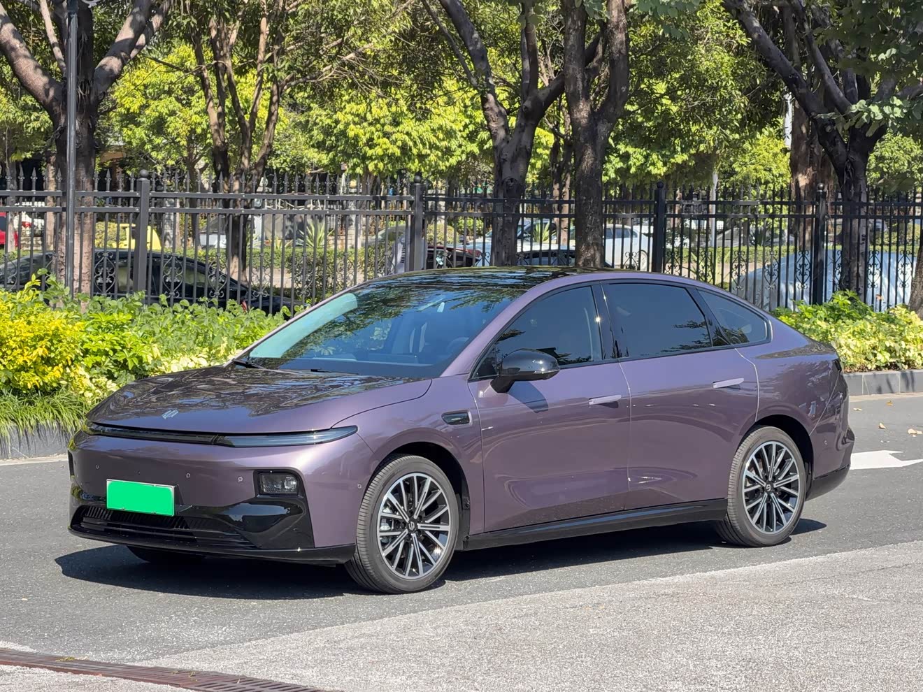 Leapmotor B01 2025 汽车图片 