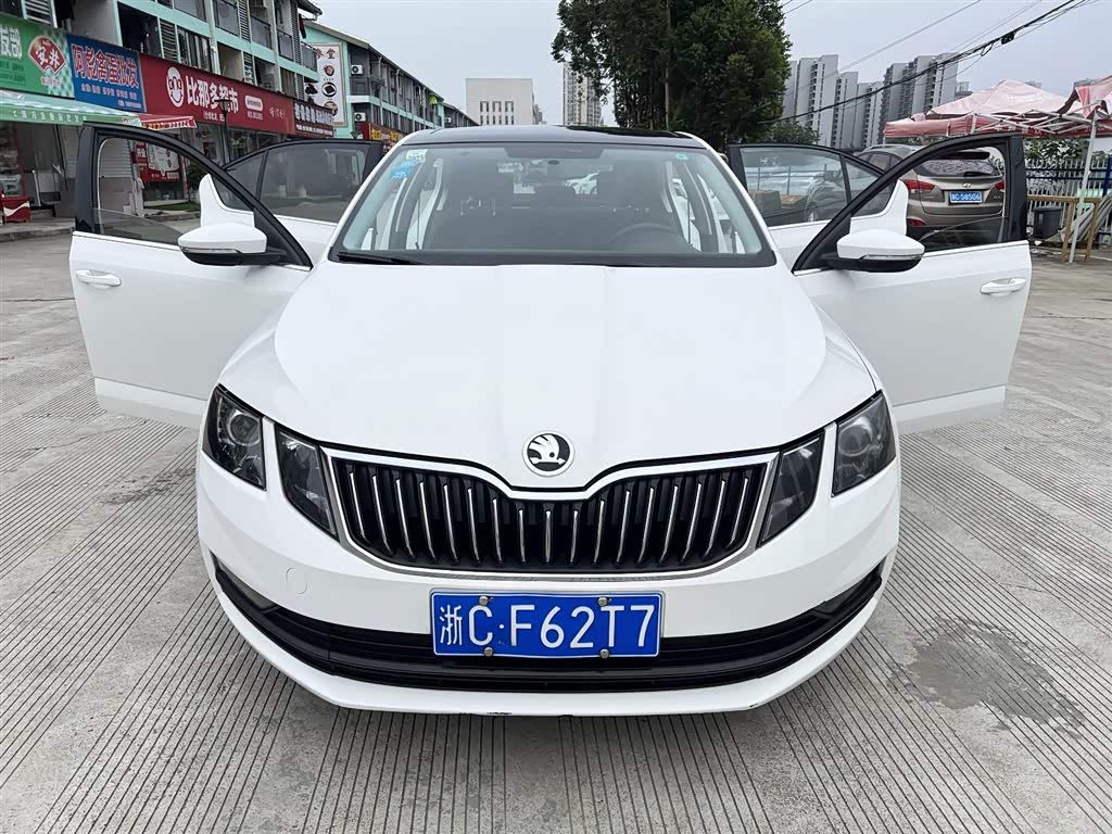 Skoda Octavia 2018 car image 