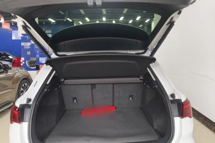 Audi Q3 2020 car image #19