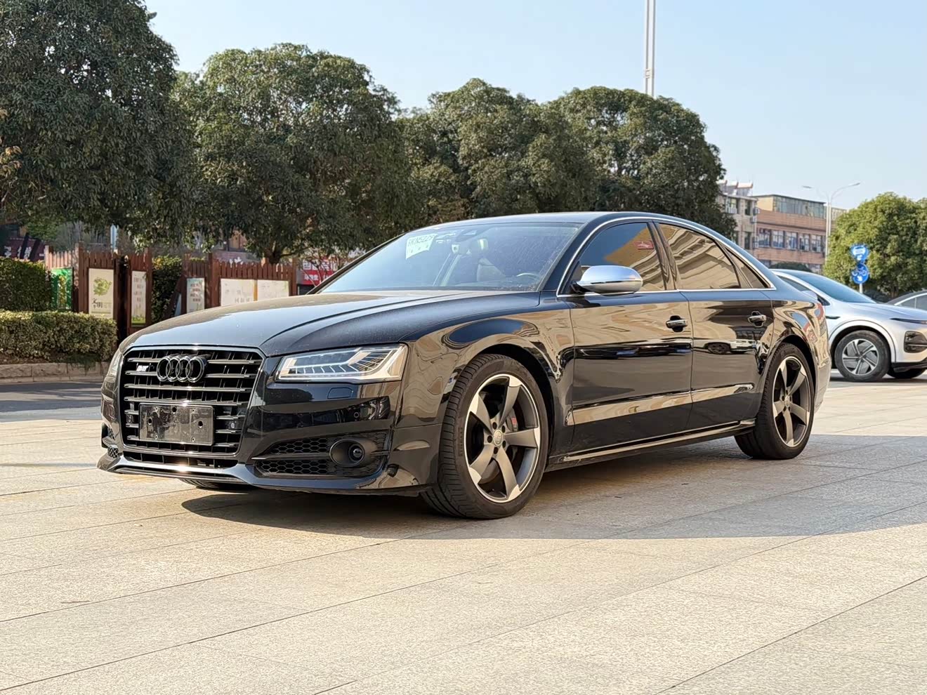 Audi S8 2015 car image 