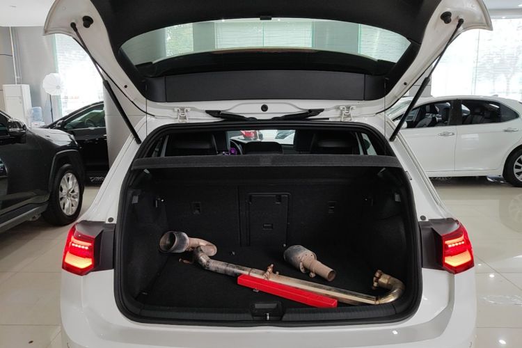 Volkswagen Golf 2021 car image #21