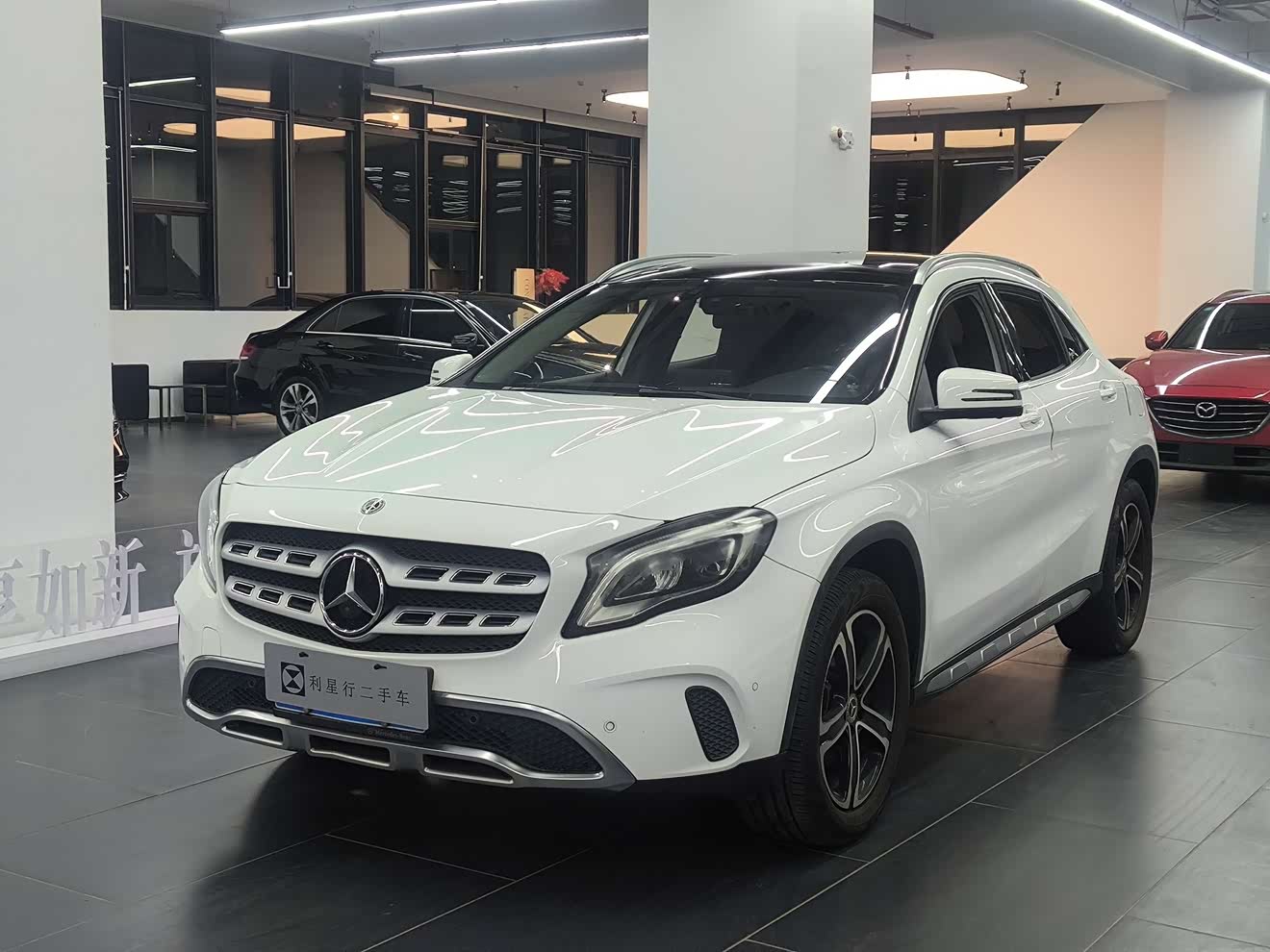 Mercedes-Benz GLA Class 2018 car image 