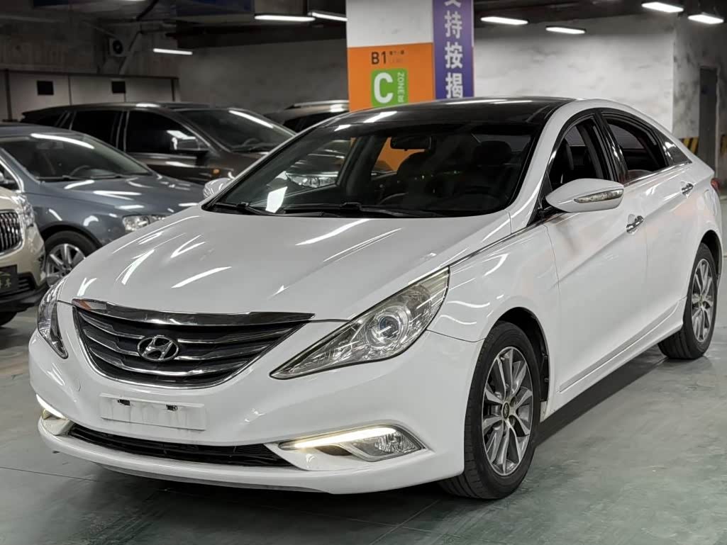 Hyundai Sonata 2013 car image 