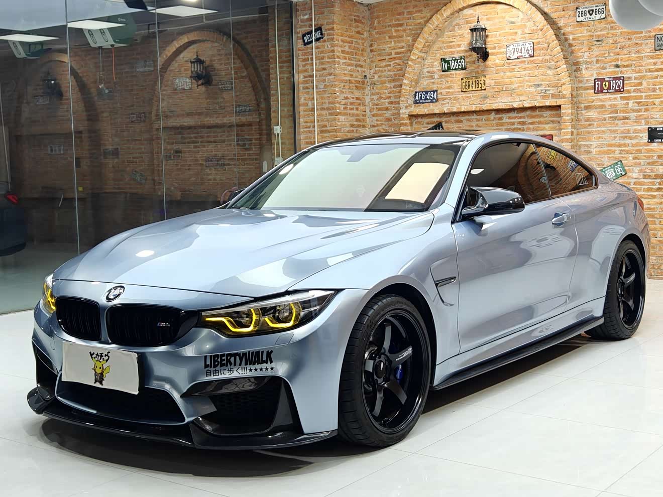 BMW M4 2018 car image 