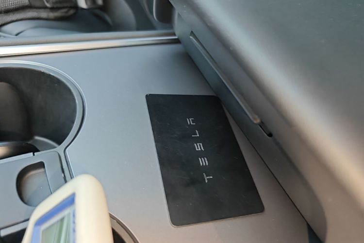 Tesla Model 3 2022 car image #9