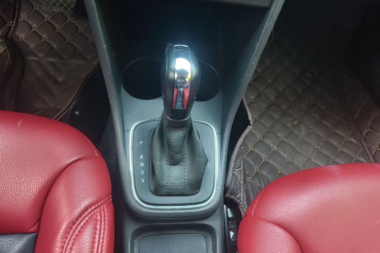 Volkswagen Polo 2018 car image #18