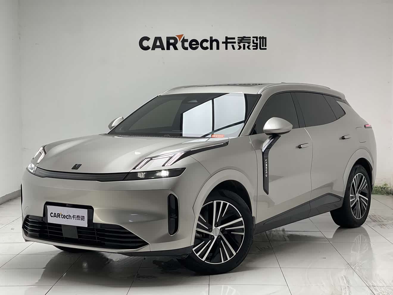 Lynk & Co 08 EM-P 2023 car image 