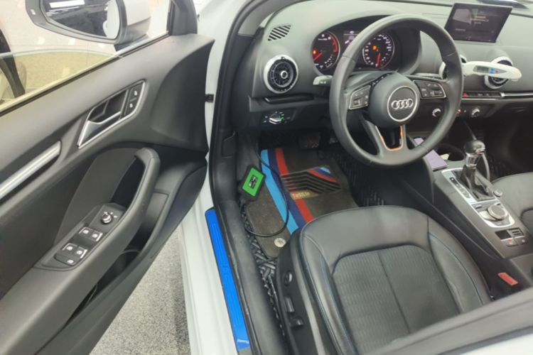 Audi A3 2018 car image #16