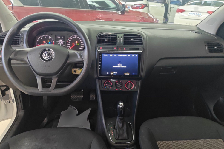 Volkswagen Polo 2018 car image #10