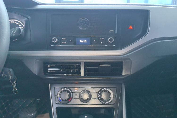 Volkswagen Polo 2020 car image #13